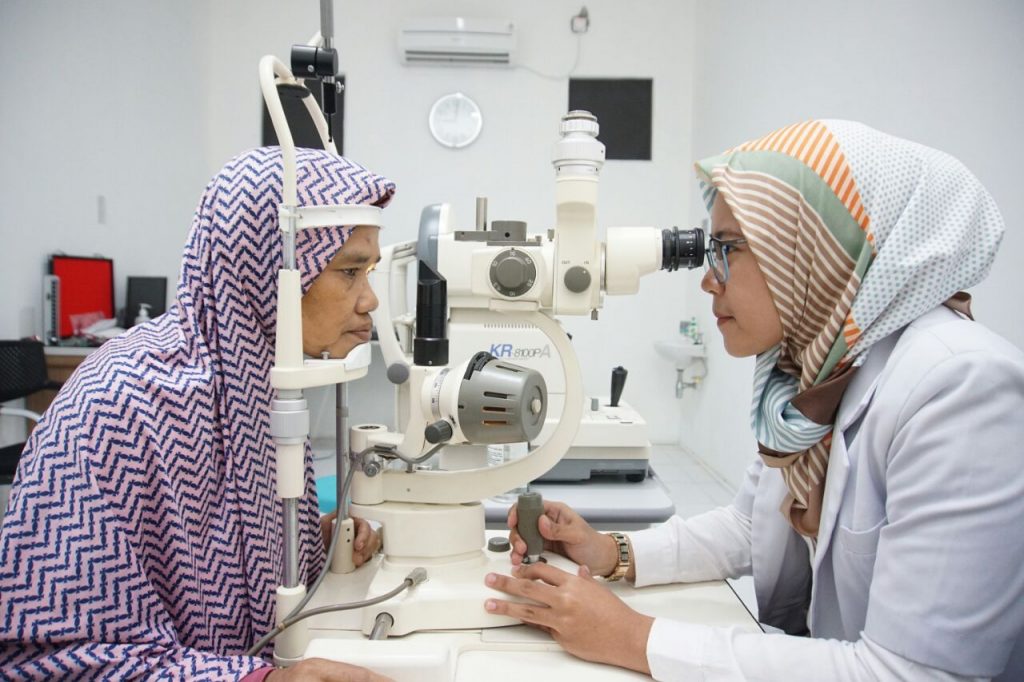 Operasi Katarak Gratis untuk 50 Ibu Dhuafa di RS Mata Achmad Wardi BWI DD